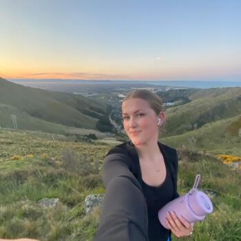 Babysitter in Christchurch: Mia