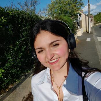 Baby-sitter Étival-lès-le-Mans: Julie