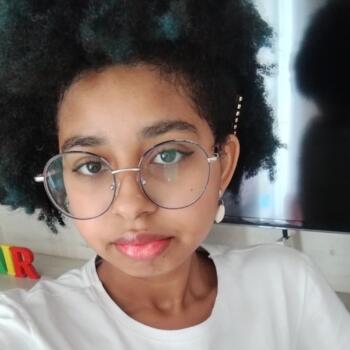 Babá em Votorantim: Larissa