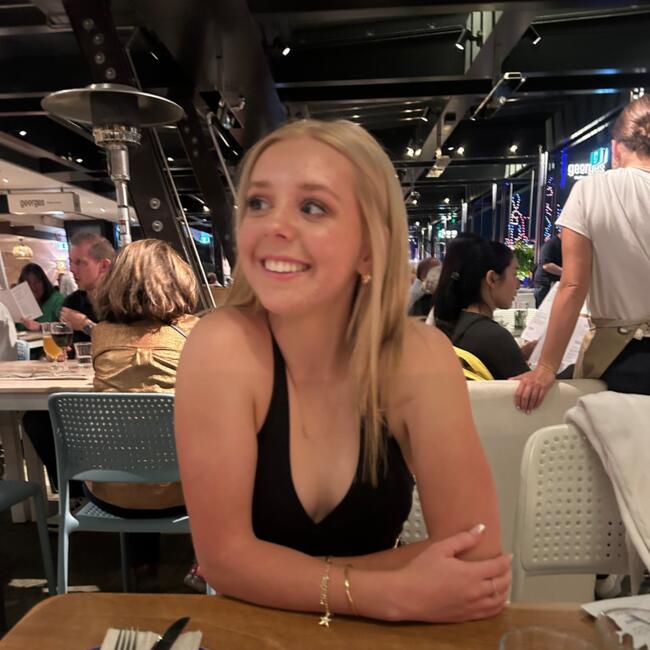 Babysitter in Sydney: Hayley