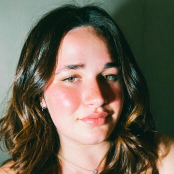 Babysitter in Allassac: Flora