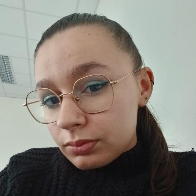 Babysitter in Brest: Eléna