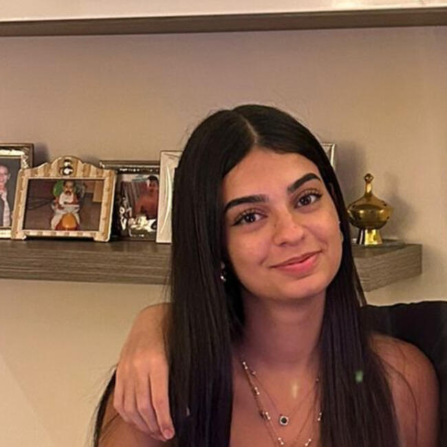 Babysitter in Rodano: Nicole