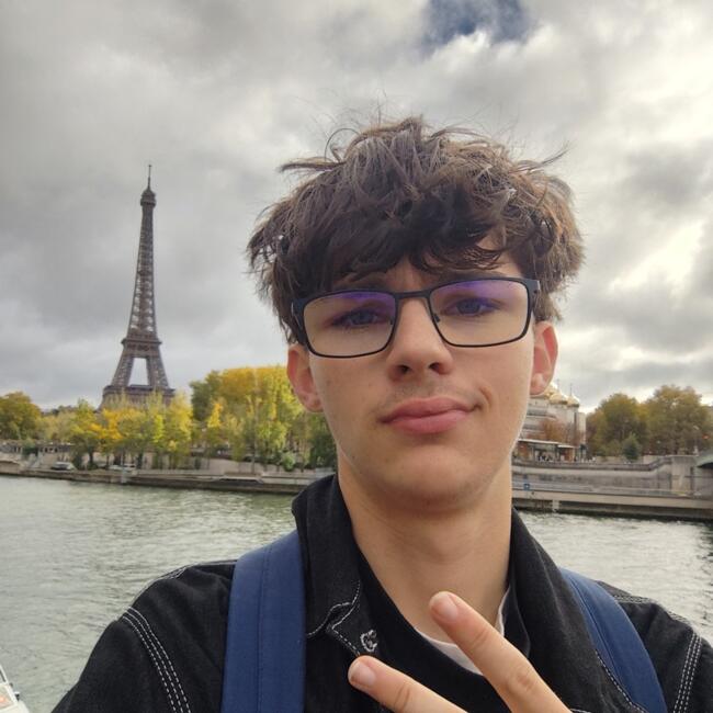 Babysitter in Avrillé: Helios