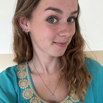 Babysitter in Saint-Florent-des-Bois: Kiara