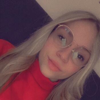 Baby-sitter in Val-de-la-Haye: Maeva