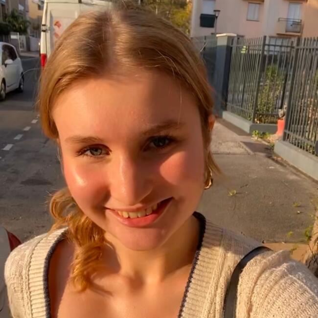 Babysitter in Perpignan: Cindy