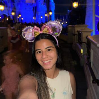 Babysitter Panama City: Adriana