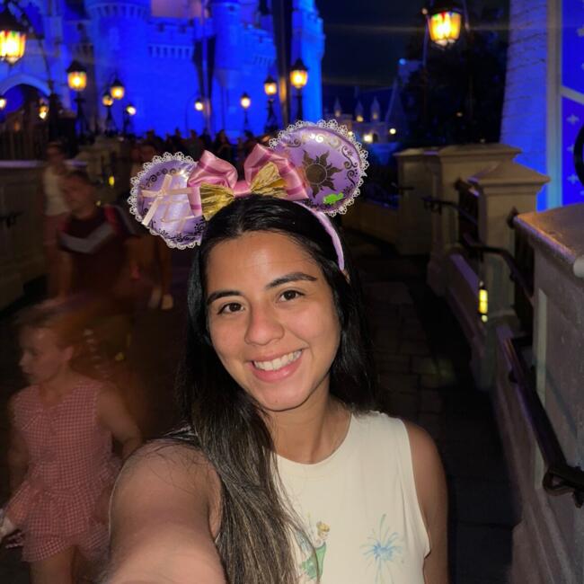 Babysitter in Panama City: Adriana