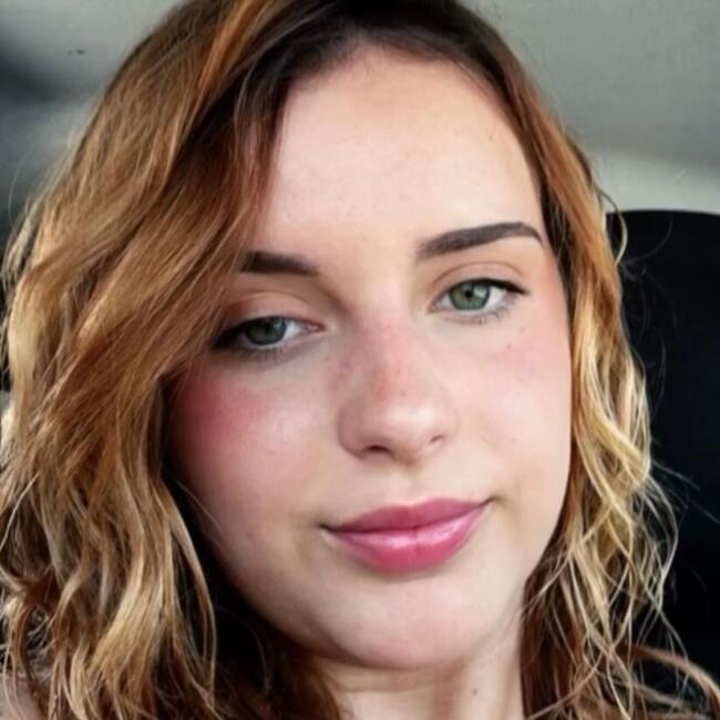 Babysitter in Sant Fost de Campsentelles: Julia