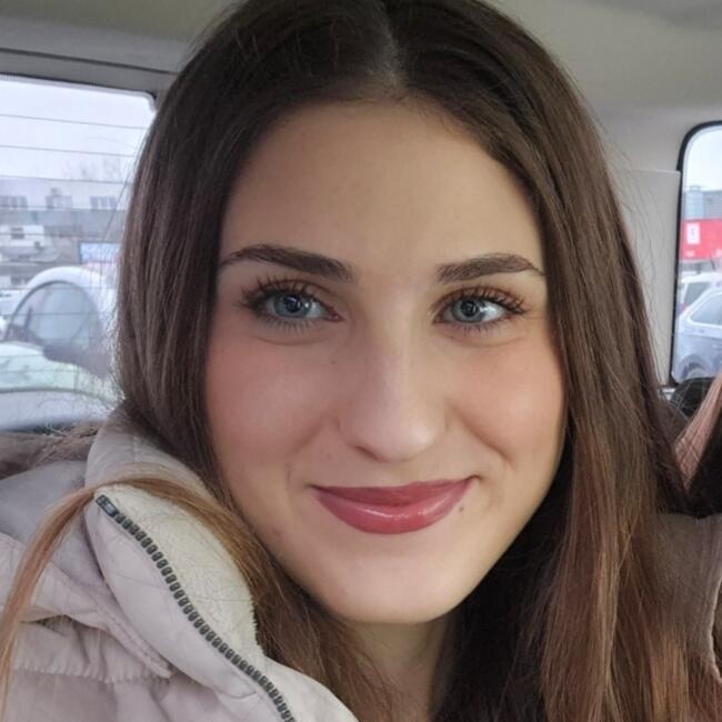 Babysitter in Bucharest: Adina