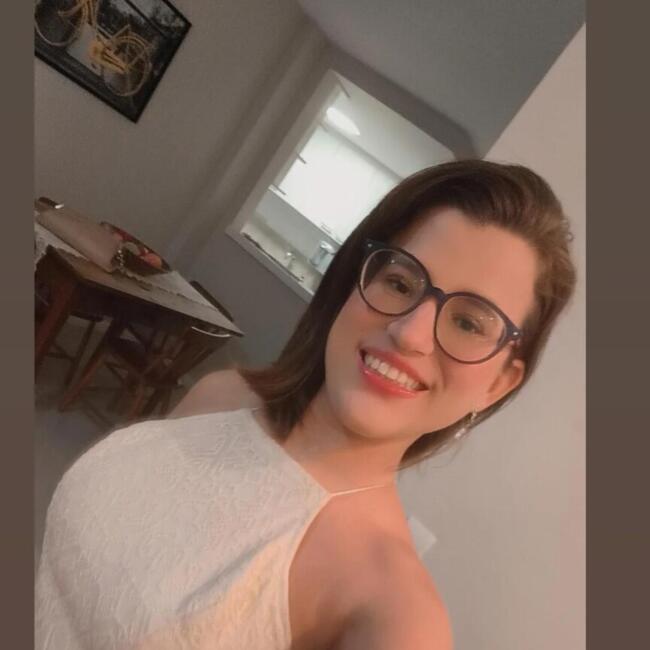 Babysitter in Niterói: Ana Claudia