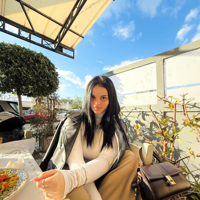 Babysitter in Dhrosiá: Σοφιάννα Λύρη