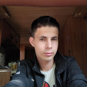 Babysitter in Mont-Saint-Martin: Kaylian