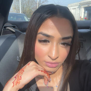 Babysitter in Dagenham: Eimaan