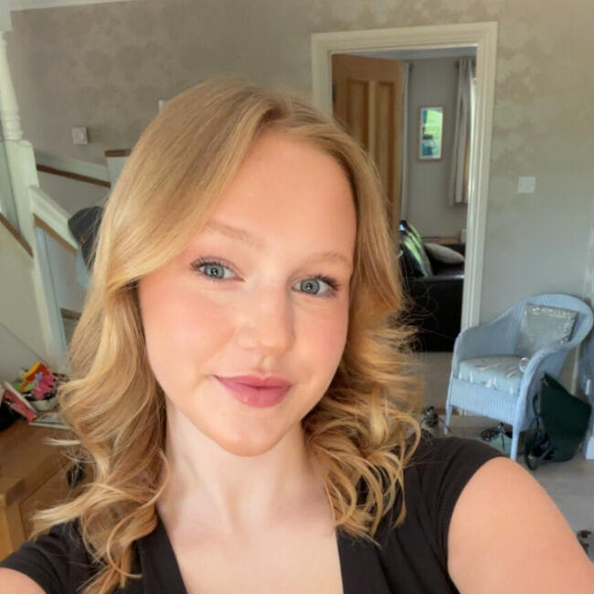 Babysitter in Hook (Hampshire): Alexandra