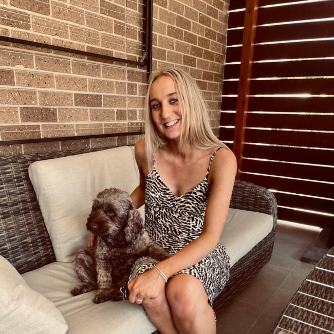 Babysitter in Morwell: Elly