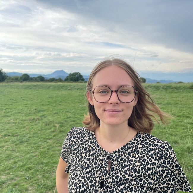 Babysitter in Saint-Hilaire-Saint-Mesmin: Emilie