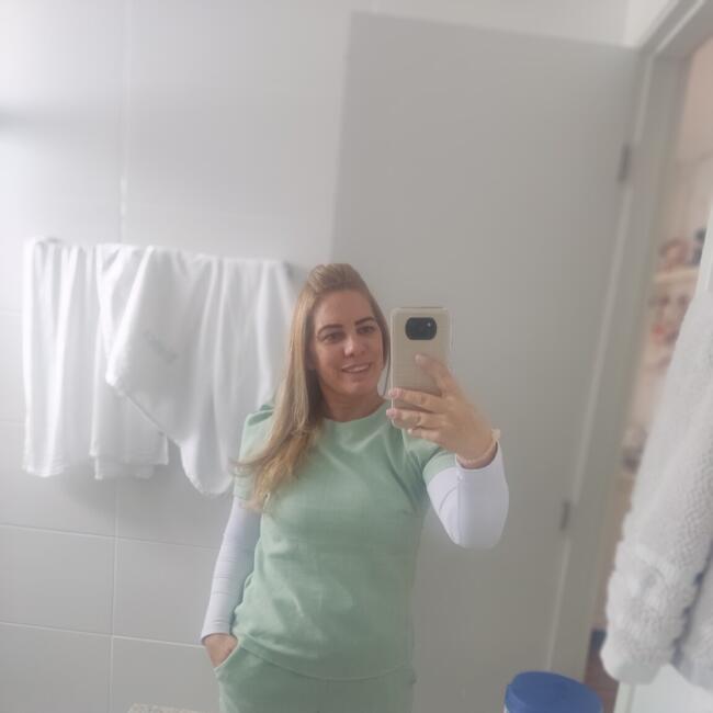 Babysitter in Embu das Artes: Aline