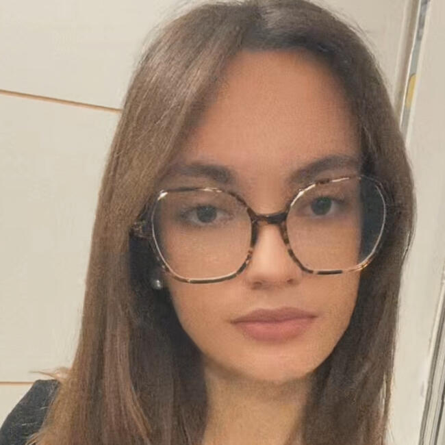 Babysitter in Mèze: Lisa