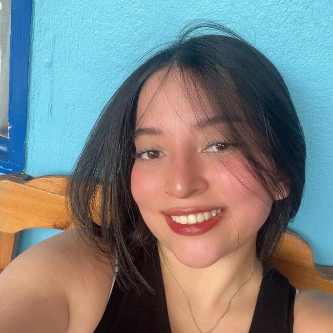 Babysitter in Santa Ana: Andrea