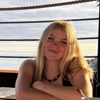 Babysitter in Leeston: Hazel