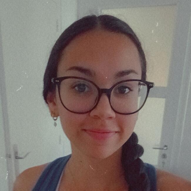 Babysitter in La Rochelle: Léa