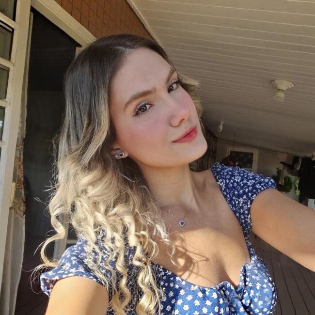 Babá em São José dos Pinhais: Monique