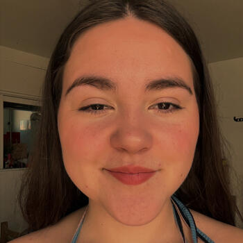 Babysitter in Laval: Alison