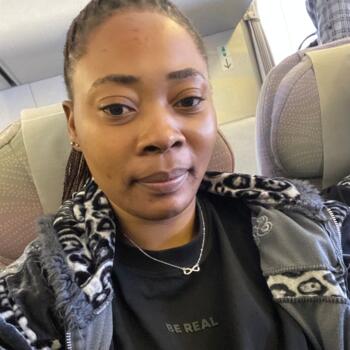 Niñera en Dubái: Ngabirano