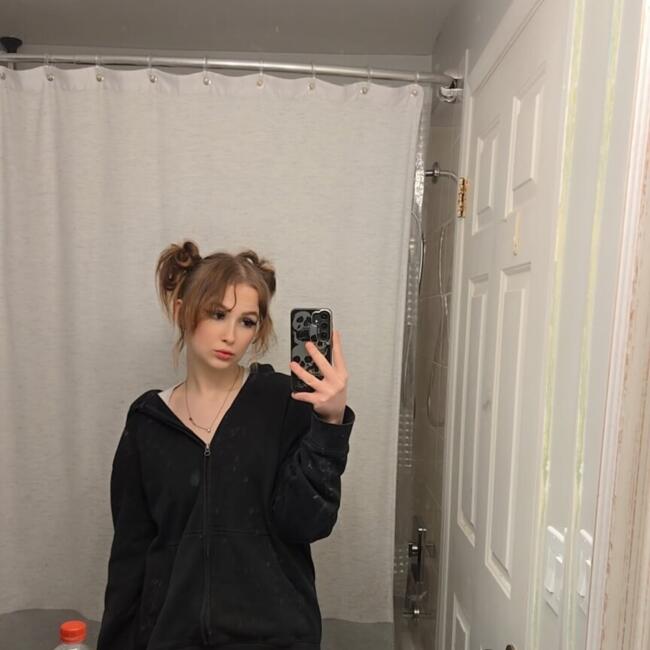 Baby-sitter in Abbotsford: Ellie