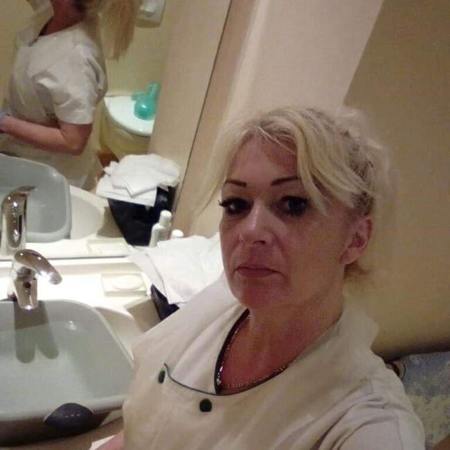 Longlaville的保母: Corinne