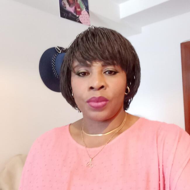 Babysitter in Porto: Caroline Odeyale