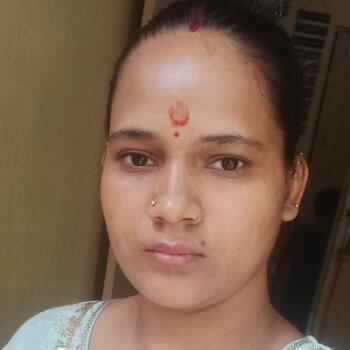 Babysitter in Alīganj: Priyanka