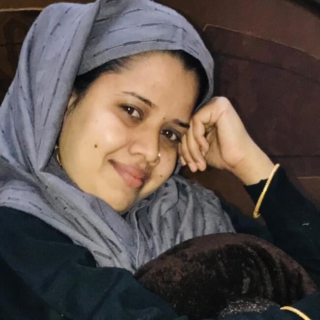 पुणे में बेबीसिटिंग की नौकरी: Nagma