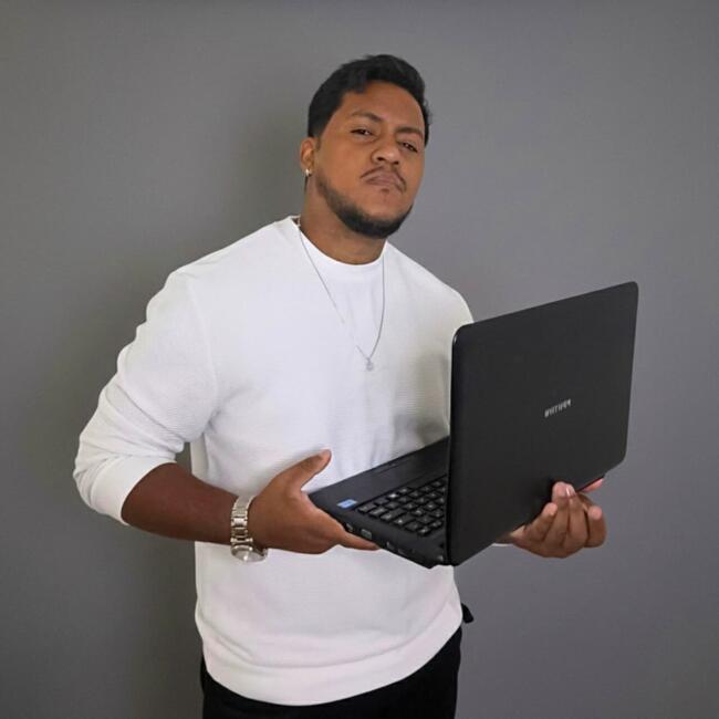 Emprego de babá em Cuiabá: Henrique