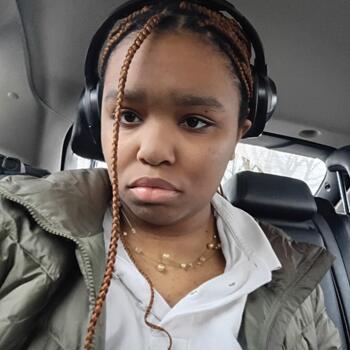 Babysitter in Chicago: Michelle