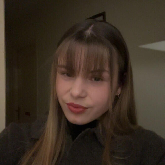 Babysitter in Béchy: Iris