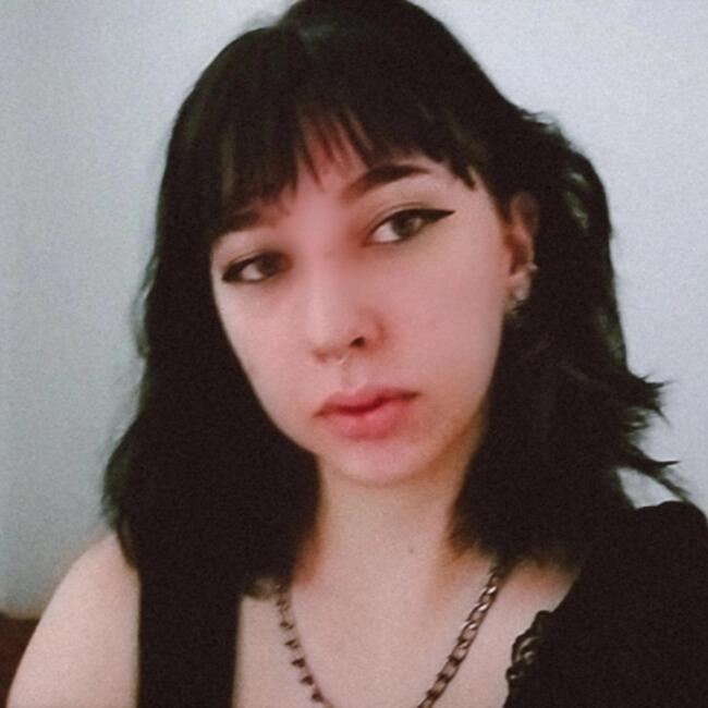 Babá em Assis: Giovana