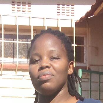 Babysitter in Houghton Estate: Angela