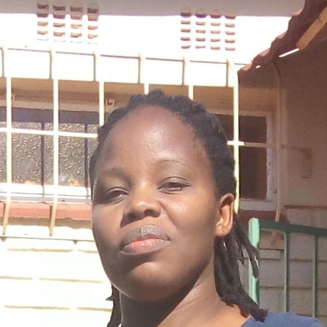 Babysitter in Houghton Estate: Angela