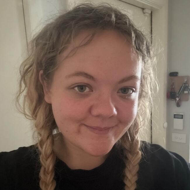 Babysitter in Melbourne: Holly