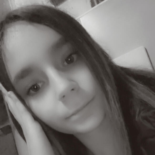 Babysitter in Les Bons Villers: Kim