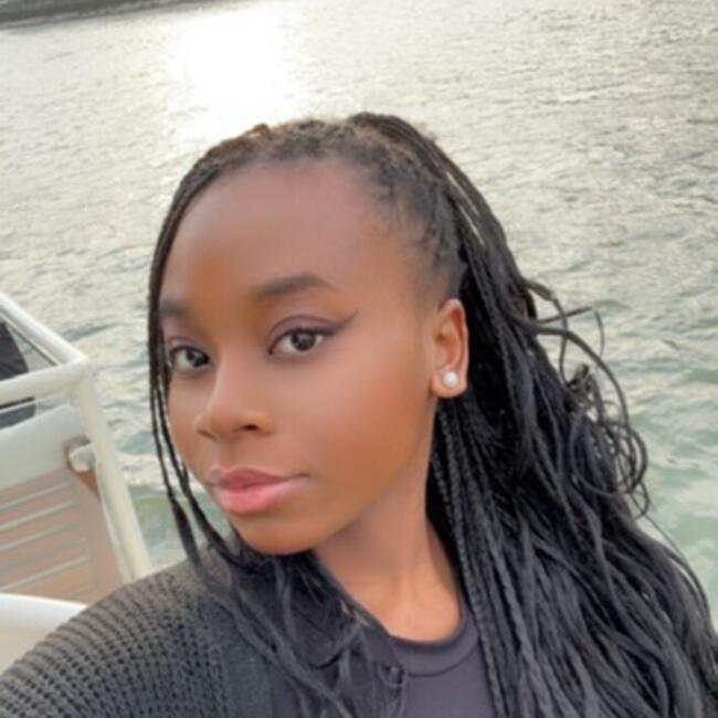 Babysitter in Etterbeek: Kéanie