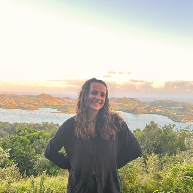 Babysitter in Agde: Atina