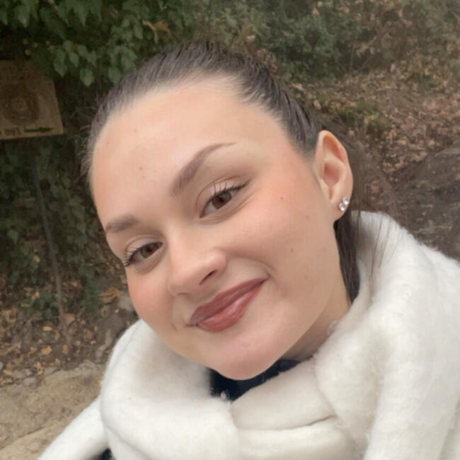 Babysitter in Athens: Alisia