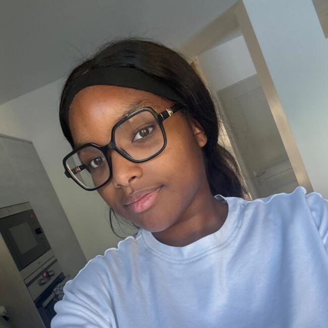 Babysitter in Nainville-les-Roches: Shaïna
