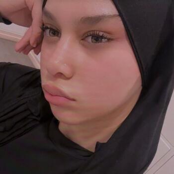 Babysitter in Courcelles: Fatima