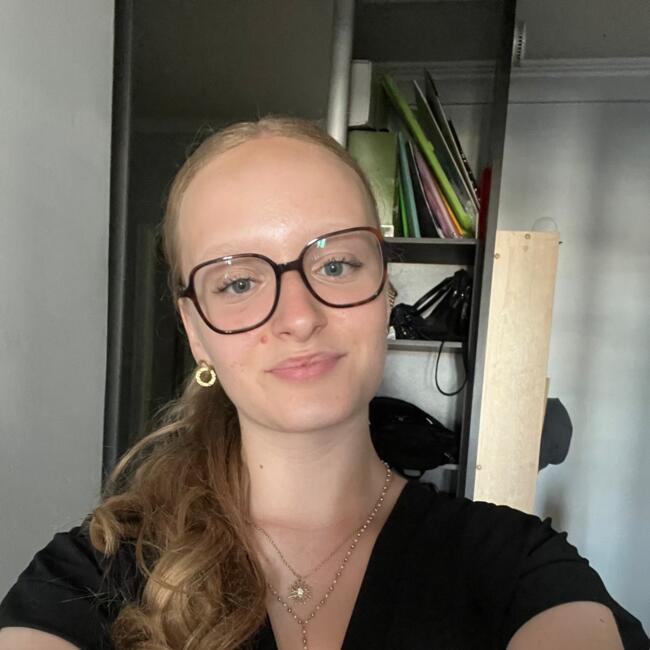 Babysitter in Créteil: Alice