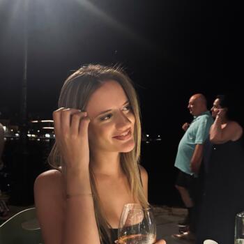 Babysitter στην περιοχή Μουρνιές: Κυριακή